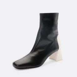Unreal Fields Aurora Boots><noscript><img width=